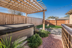 Amazing Hot tub l Sleeps 14